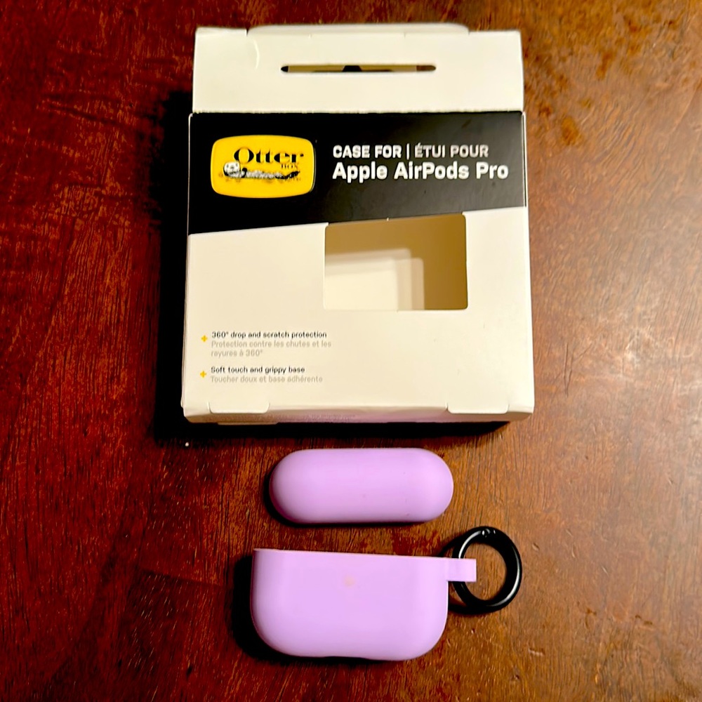 Soft touch and grippy base otter-box apple AirPods Pro case never used